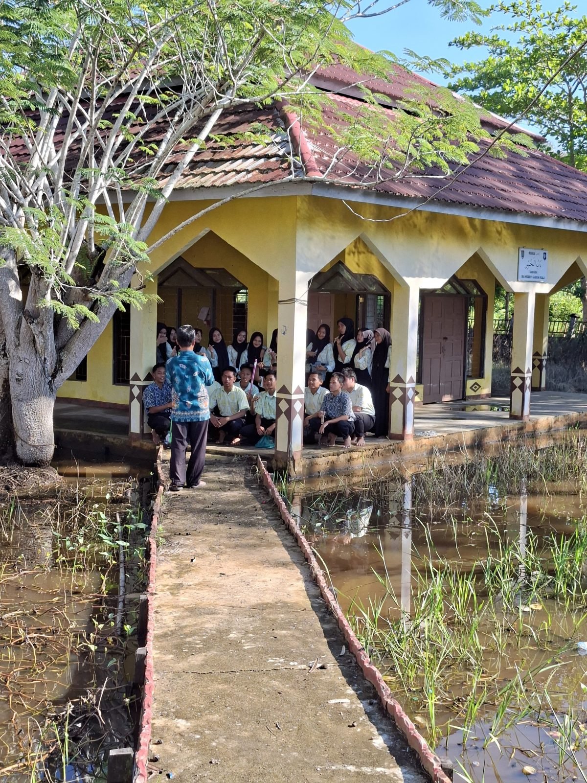 REVITALISASI FASILITAS SEKOLAH JADI KEGIATAN KOKURIKULER YANG EDUKATIF DAN BERMAKNA