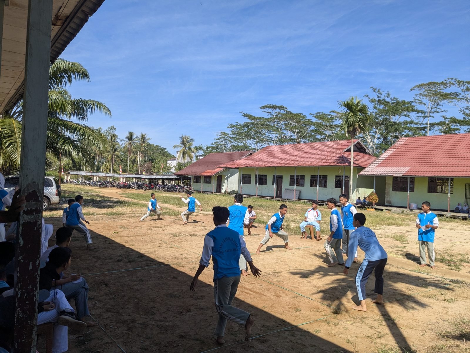 Semarak Kemerdekaan RI ke-81: Hari Pertama Classmeet SMAN 1 Kahayan Kuala Diwarnai Serunya Lomba Bahadang